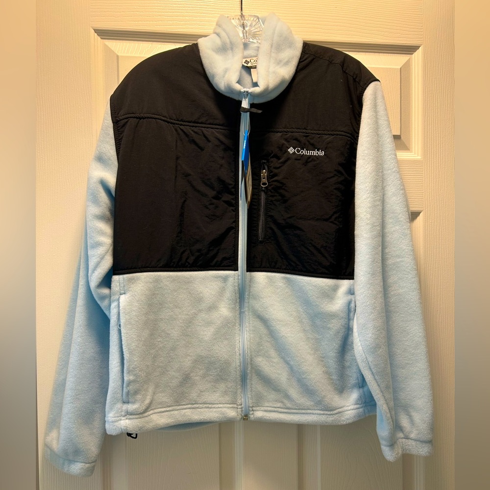 NWT Columbia zip front jacket. Pale blue/black. Size XL. Great jacket !!